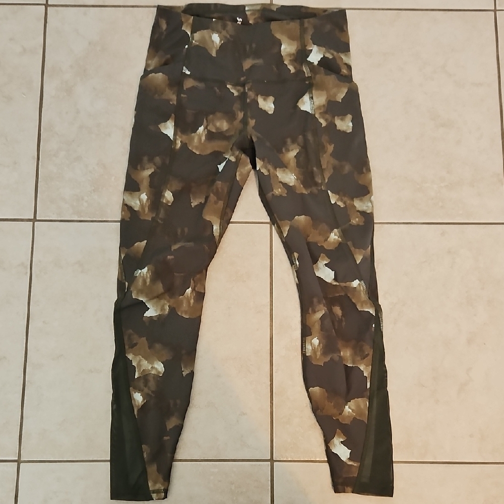 Womens Camouflage Patterned Leggings Sz. M